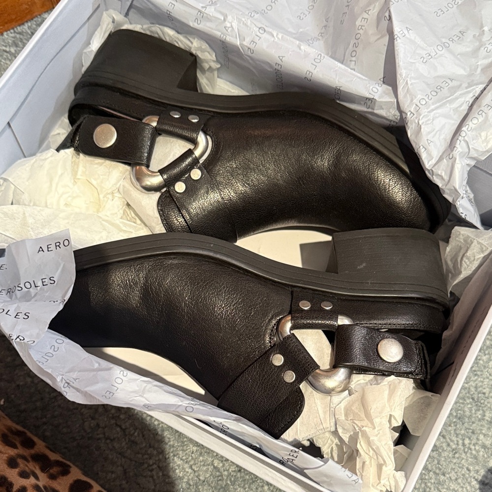 AEROSOLES Black Maya Mules W8